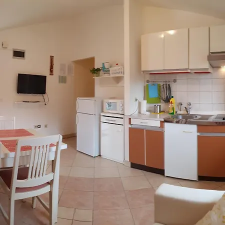 Lori Apartment *