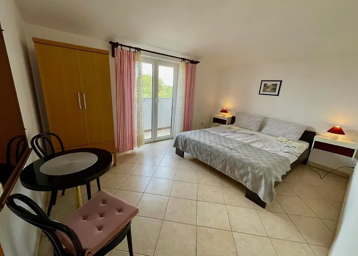 Lori Apartment *